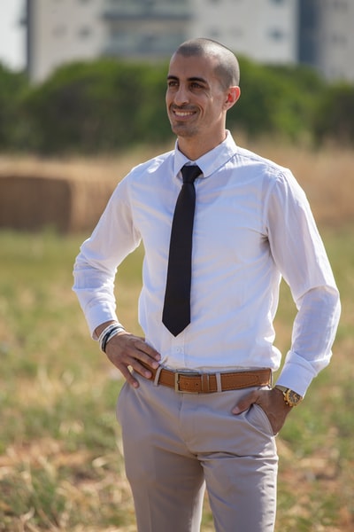 Man wearing a white shirt and black tie
